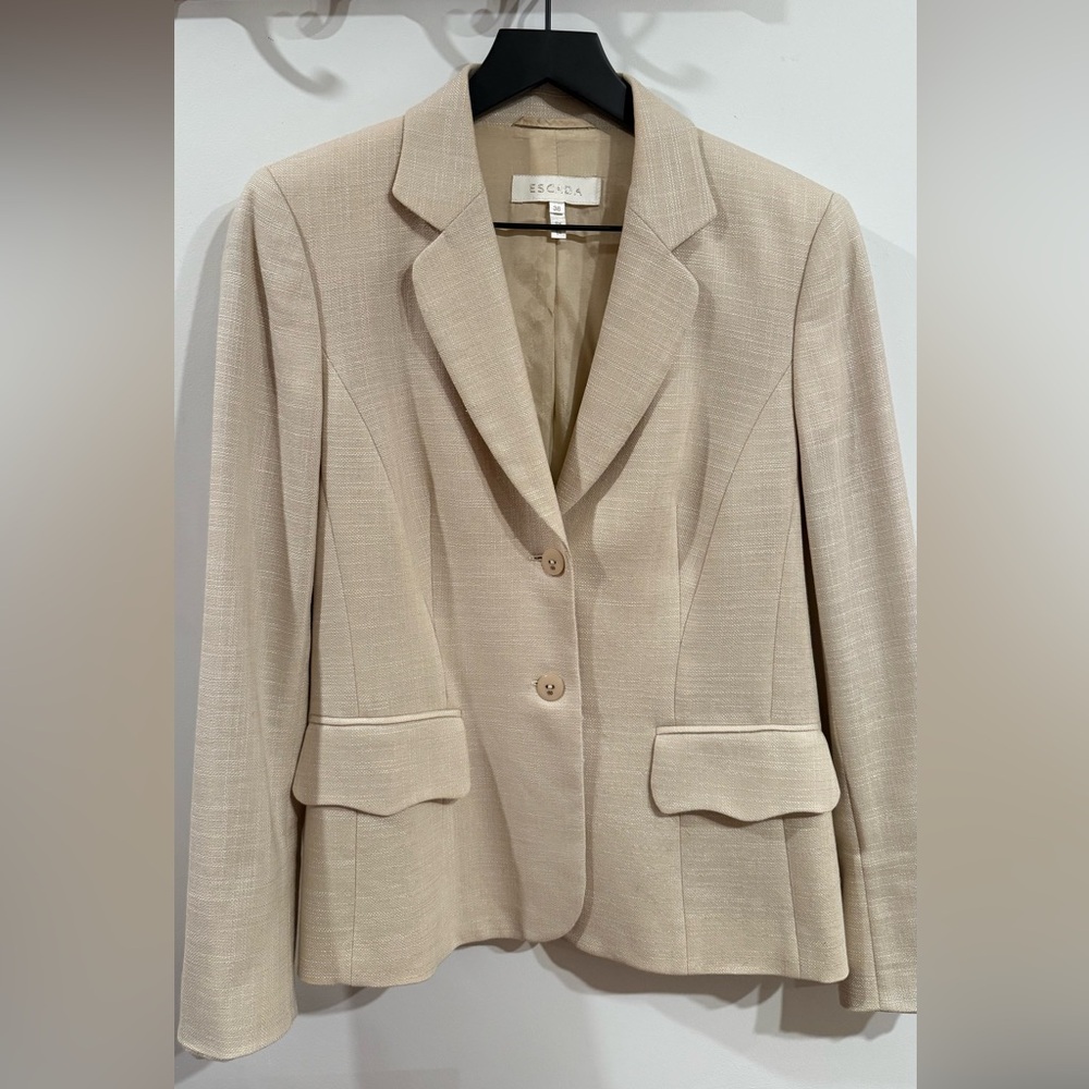 FLASH SALE! ESCADA Beige Linen Blend Tailored Blazer – Size 38 (US 6–8)